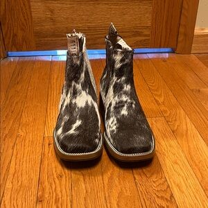 Stylish Black & White Haircalf Chelsea Boot